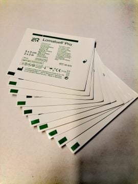 Lomatuell Pro 5x5 cm Parafin ve Hidrokolloid içeren Silikon Yara Örtüsü Tekli