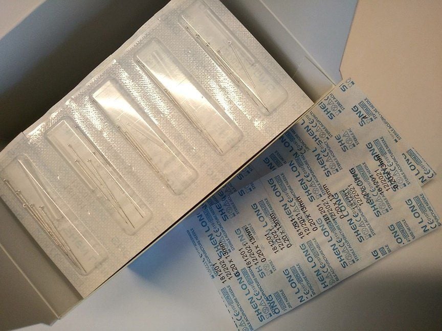 Shenlong 1000'lik kutuda 5'erli Açılan Çelik Akupunktur İğnesi